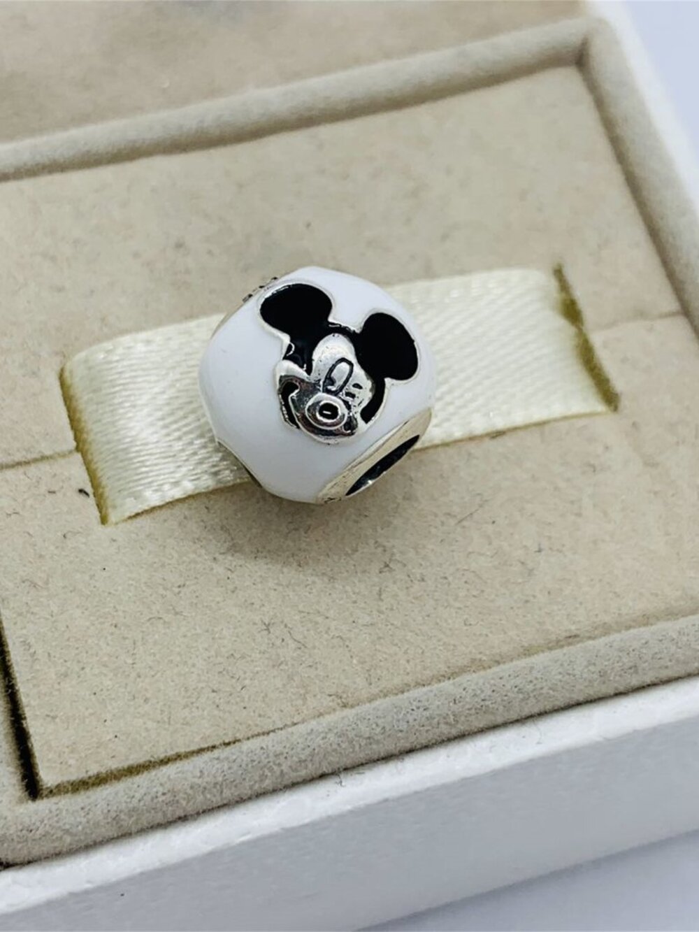 โจ๐ฅPandora Disney White Murano Glass Bead Charm
